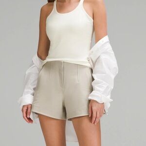 NWT Lululemon Utilitech Relaxed-Fit High-Rise Short 3.5"